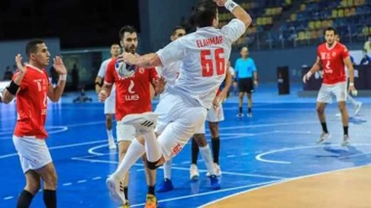 تعادل الأهلي والزمالك 9-9 في شوط قمة دوري محترفي اليد يعكس توازن القوى بين الفريقين